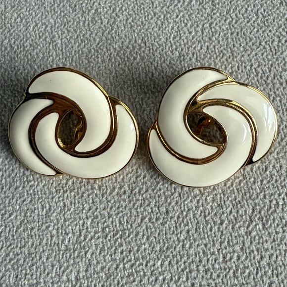 Monet Jewelry - Vintage Monet White Enamel Swirl Clip-On Earrings – Gold Tone